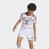 Бавария Мюнхен детская аутентичная форма сезон 2025/26 гостевая (майка+шорты) Бавария Мюнхен детская аутентичная форма сезон 2025/26 гостевая (майка+шорты)